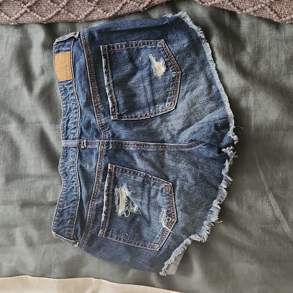 American Eagle size 4 shorts - Picture 2 of 3